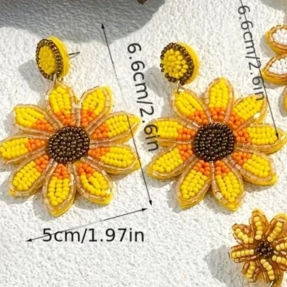 🌻 Sunflower Beaded Drop Dangle Earrings - Picture 8 of 15